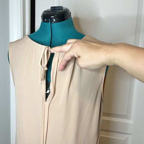 Theory Alamay Silk Sheer Unlined Sleeveless Gathered Tie Neck Keyhole Blouse - Picture 5 of 12